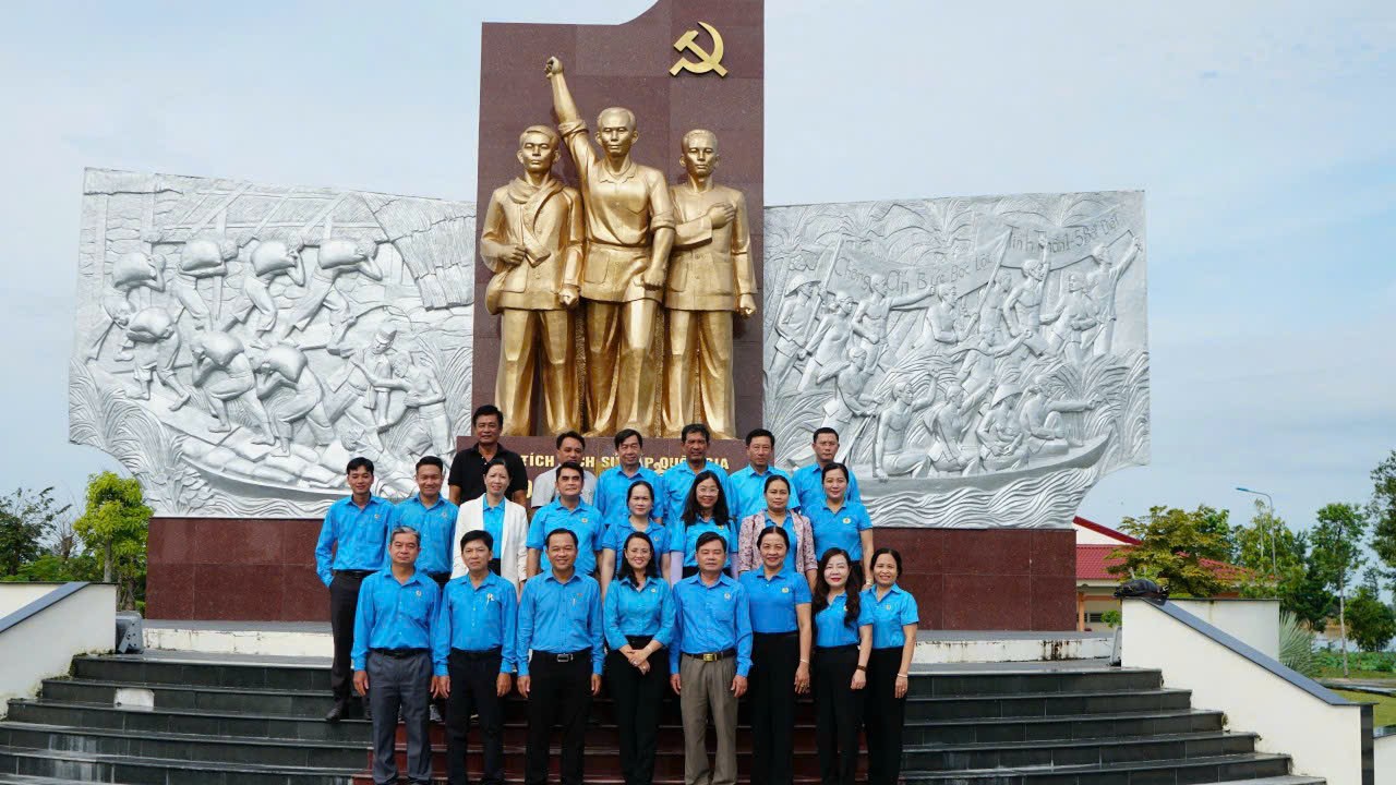 Chi bộ 2 thuộc Đảng bộ Liên đoàn Lao động TP Cần Thơ - Sinh hoạt chuyên đề tại nơi thành lập Chi bộ Đảng đầu tiên của Cần Thơ