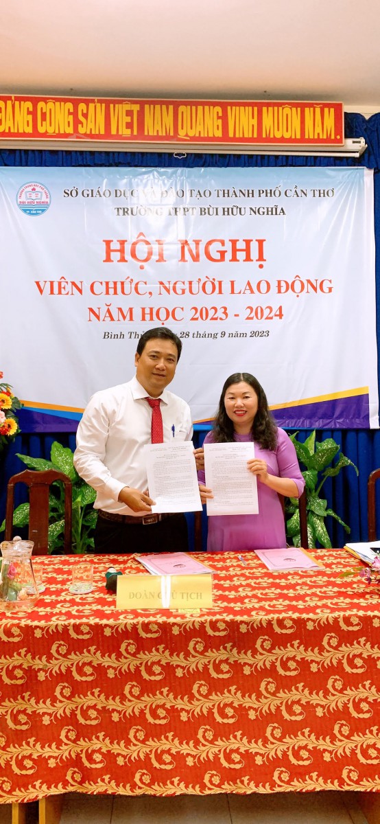 HỘI NGHỊ VIÊN CHỨC, NGƯỜI LAO ĐỘNG NĂM HỌC 2023 - 2024 TRƯỜNG THPT BÙI HỮU NGHĨA