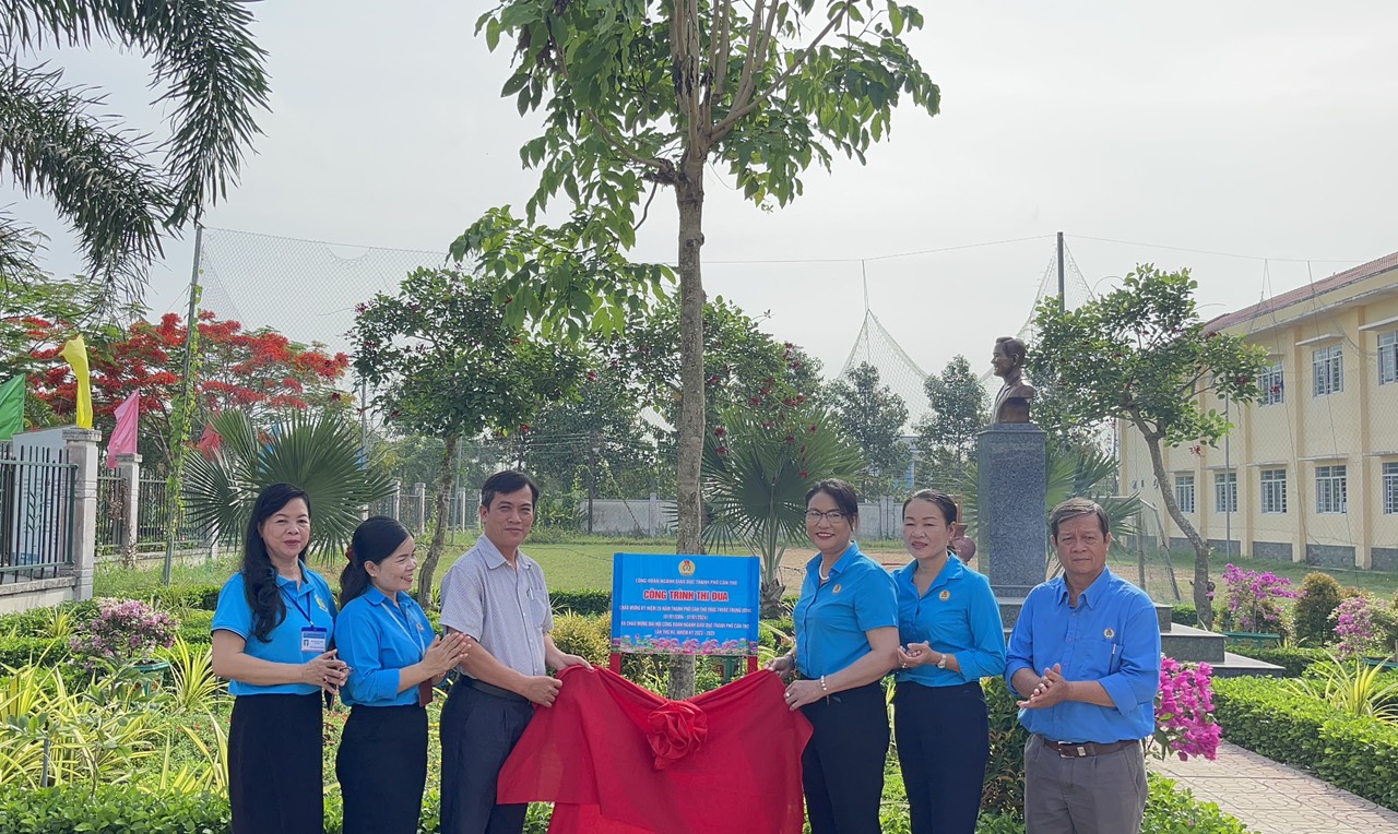 Lễ Gắn biển Công trình chào mừng Đại hội Công đoàn Ngành Giáo dục thành phố Cần Thơ, nhiệm kỳ 2023 - 2028