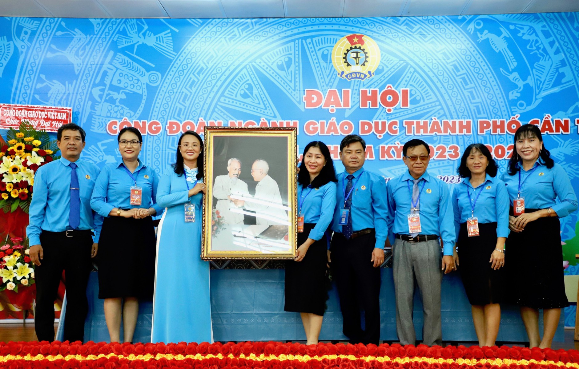 Công đoàn Ngành Giáo dục thành phố Cần Thơ trao trên 30 tỉ đồng hỗ trợ học sinh.