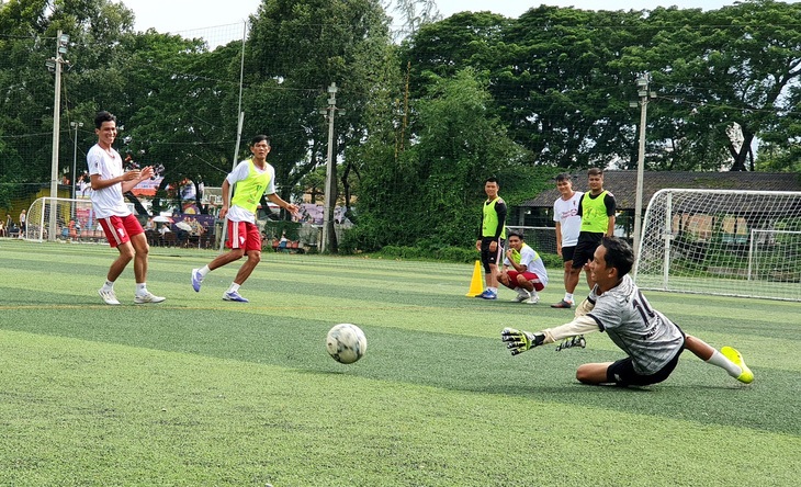 Giải bóng đá công nhân: Đội Công đoàn Cần Thơ quyết giành vé đi Bình Dương