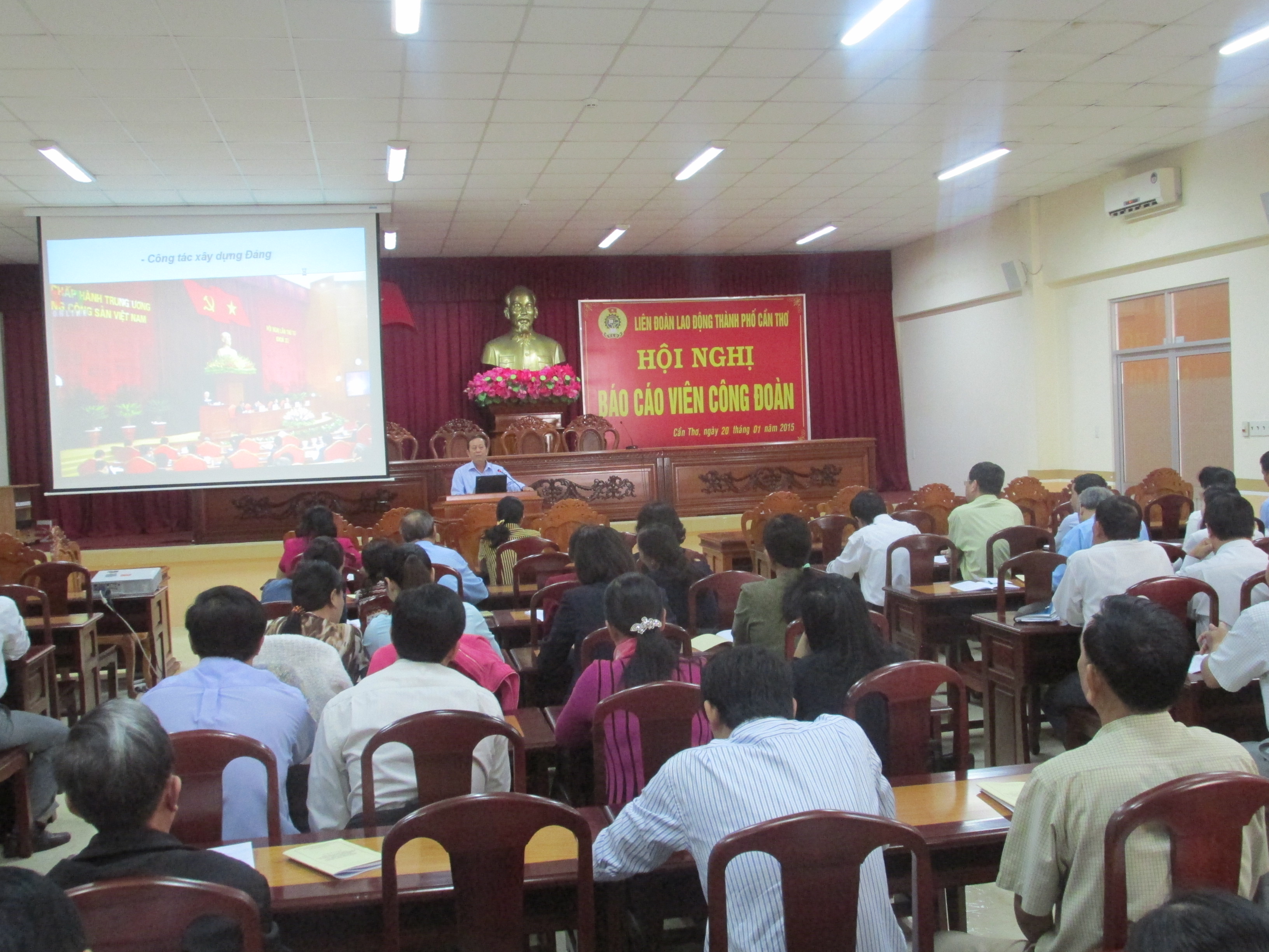 LIÊN ĐOÀN LAO ĐỘNG THÀNH PHỐ CẦN THƠ TIẾP TỤC ĐẨY MẠNH VIỆC HỌC TẬP VÀ LÀM THEO TẤM GƯƠNG ĐẠO ĐỨC HỒ CHÍ MINH