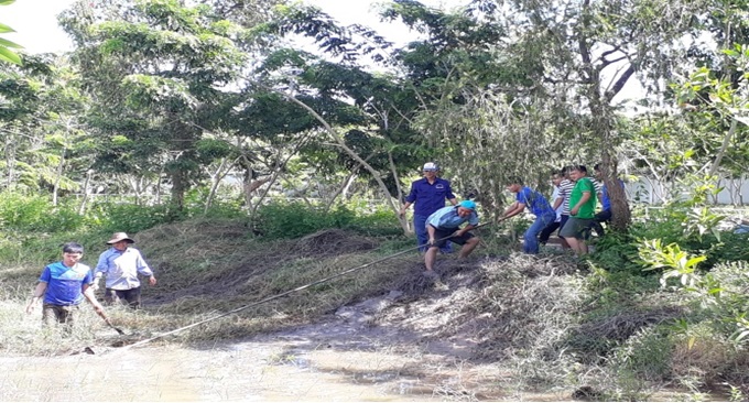 CÔNG ĐOÀN PHÁT ĐỘNG TRỒNG CÂY XANH VÀ KHAI THÔNG CẢNH QUAN TẠI CĐCS CÔNG TY CỔ PHẦN CẤP NƯỚC TRÀ NÓC- Ô MÔN