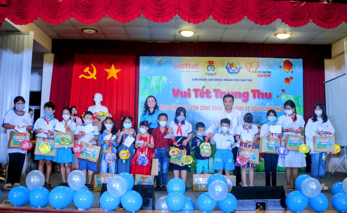 LIÊN ĐOÀN LAO ĐỘNG THÀNH PHỐ CẦN THƠ TỔ CHỨC “TẾT TRUNG THU VÀ TRAO HỌC BỔNG CHO CON CÔNG NHÂN VIÊN CHỨC LAO ĐỘNG THÀNH PHỐ” NĂM 2022