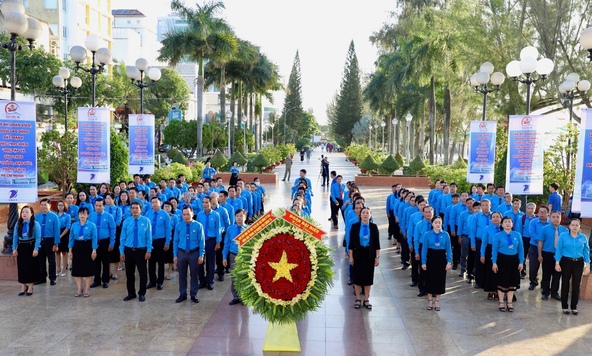 Công đoàn Cần Thơ báo công dâng Bác trước thềm Đại hội