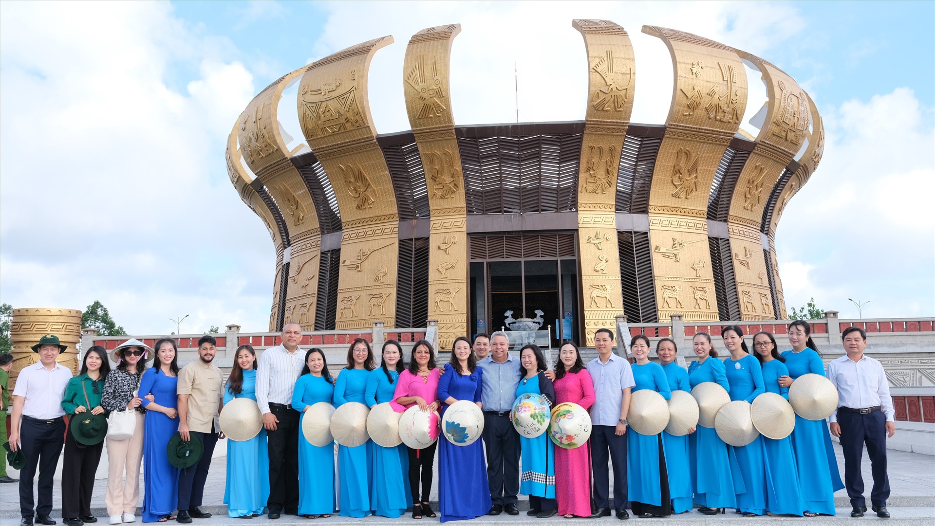 Đoàn đại biểu cấp cao Trung tâm Những Người lao động Cuba thăm TP Cần Thơ