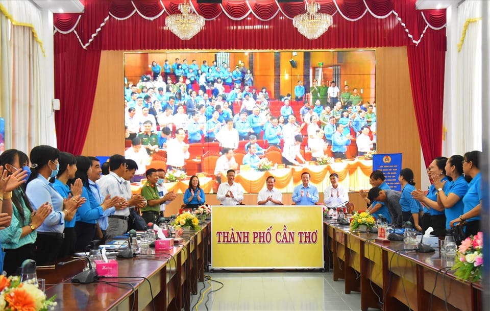 Công nhân lao động thành phố Cần Thơ phấn khởi với phần trả lời thẳng thắn của Thủ tướng