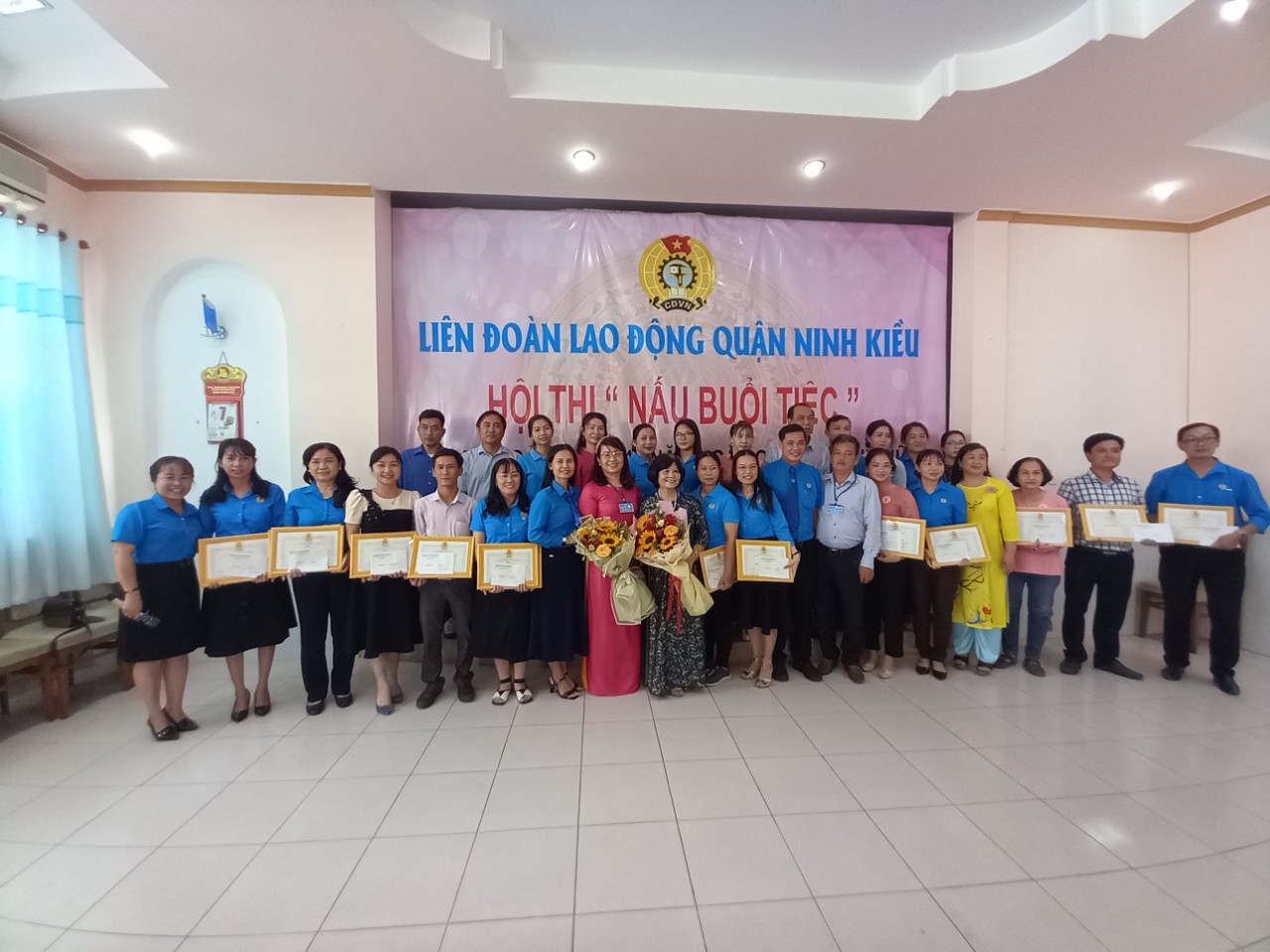 LIÊN ĐOÀN LAO ĐỘNG QUẬN NINH KIỀU TỔ CHỨC HỘI NGHỊ TỔNG KẾT HOẠT ĐỘNG NỮ CÔNG NĂM 2022, HỌP MẶT KỶ NIỆM NGÀY QUỐC TẾ PHỤ NỮ 8/3 VÀ 1983 NĂM CUỘC KHỞI NGHĨA HAI BÀ TRƯNG