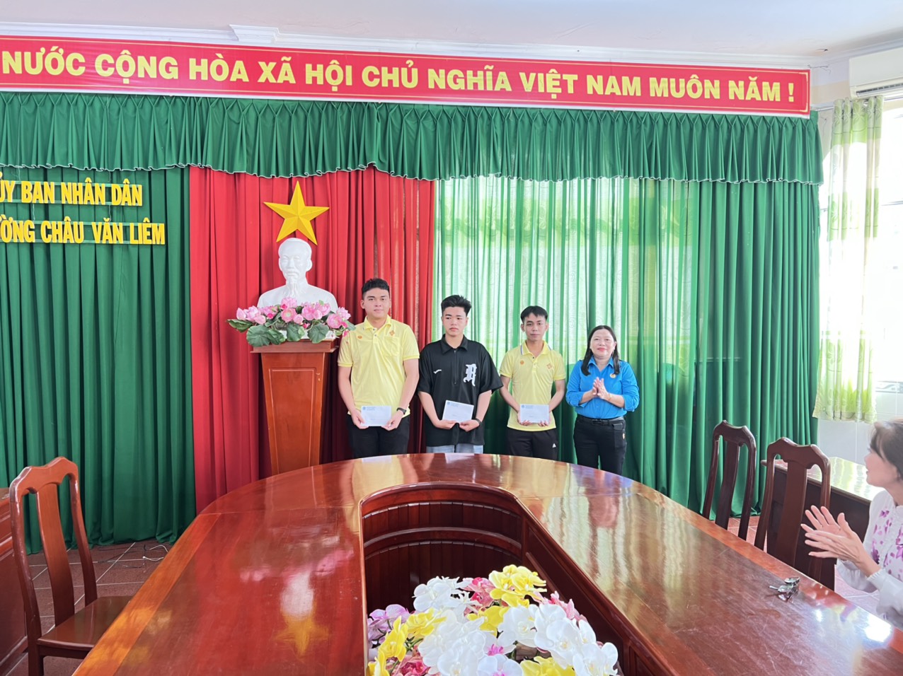 LIÊN ĐOÀN LAO ĐỘNG QUẬN Ô MÔN TỔ CHỨC THĂM CON EM CÁN BỘ CÔNG NHÂN VIÊN CHỨC LAO ĐỘNG LÊN ĐƯỜNG NHẬP NGŨ NĂM 2023