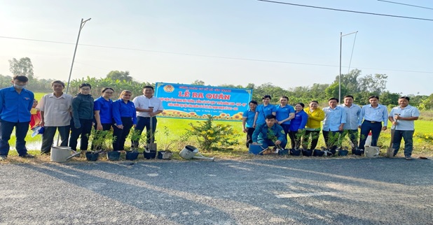 CÔNG ĐOÀN CƠ SỞ XÃ TÂN THẠNH, HUYỆN THỚI LAI XÂY DỰNG TUYẾN ĐƯỜNG “XANH – SẠCH – ĐẸP” NHẰM CHÀO MỪNG ĐẠI HỘI CÔNG ĐOÀN CƠ SỞ NHIỆM KỲ 2023 – 2028