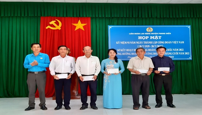 LIÊN ĐOÀN LAO ĐỘNG PHONG ĐIỀN SƠ KẾT HOẠT ĐỘNG CÔNG ĐOÀN 6 THÁNG ĐẦU NĂM 2022 VÀ HỌP MẶT KỶ NIỆM 93 NĂM NGÀY THÀNH LẬP CÔNG ĐOÀN VIỆT NAM