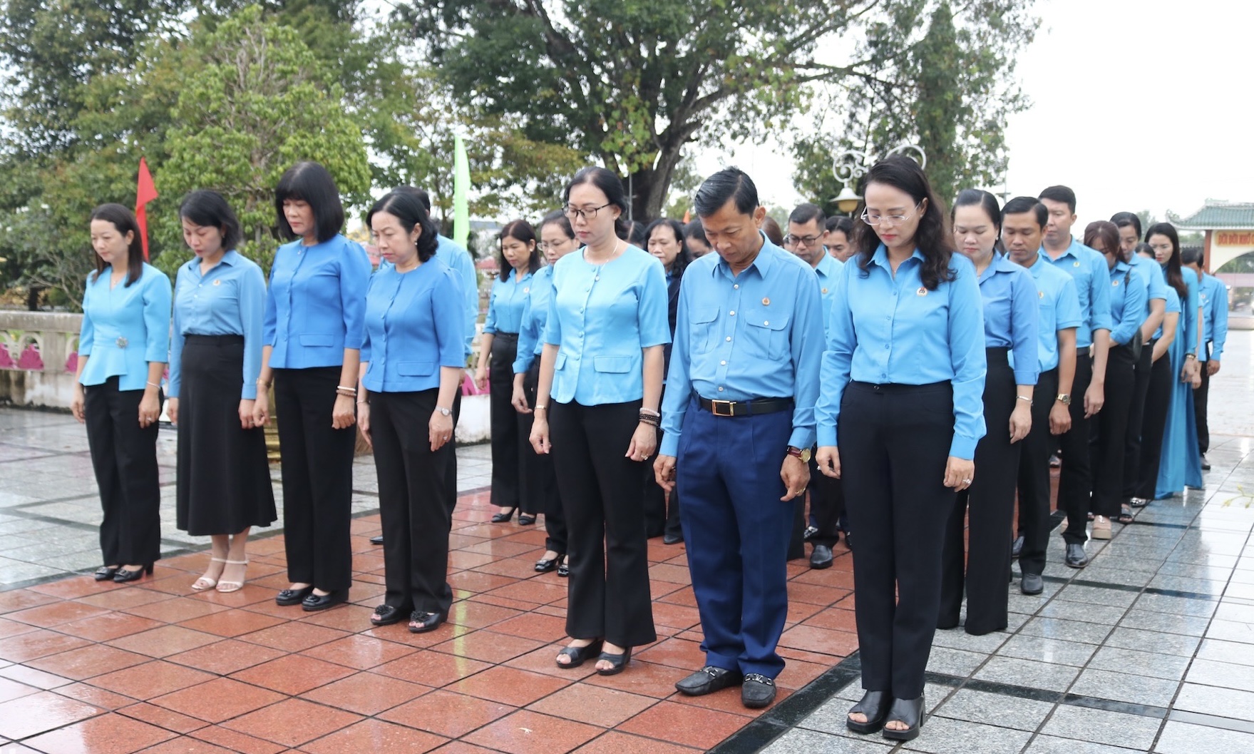 Lãnh đạo Tổng LĐLĐ Việt Nam dâng hương tưởng niệm liệt sĩ tại Cần Thơ