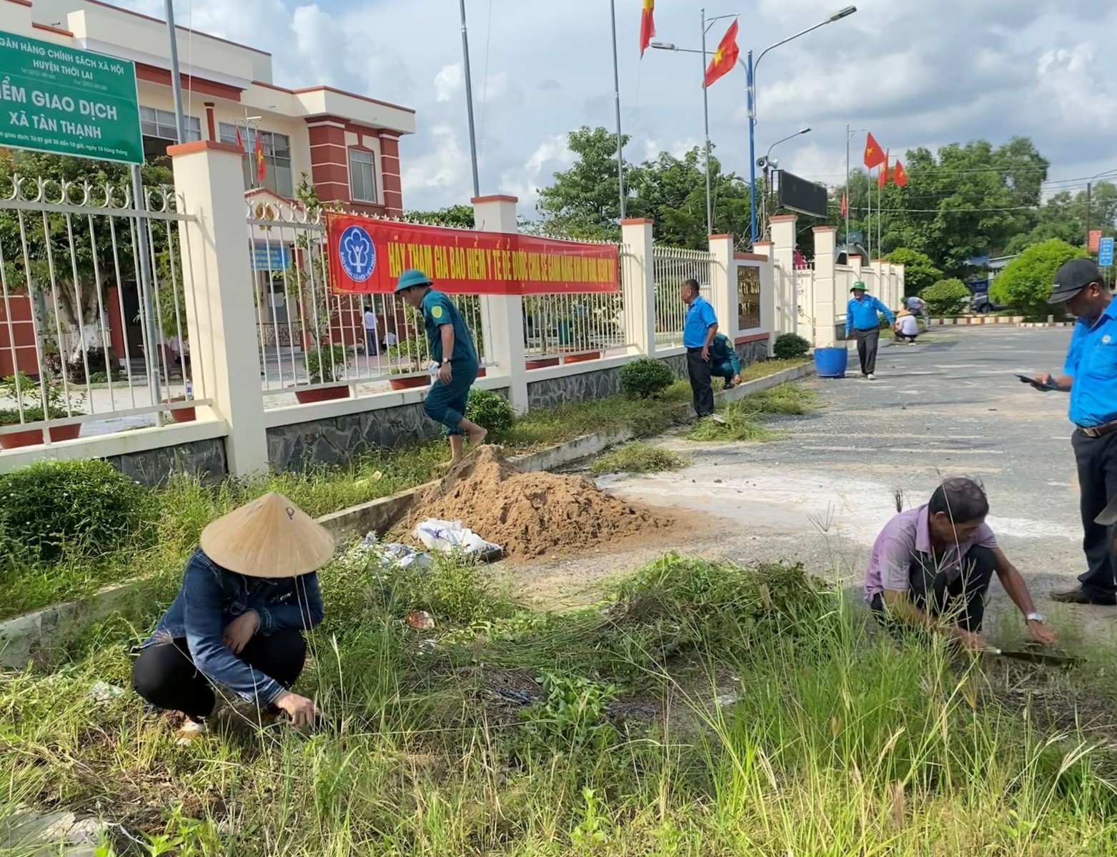 HUYỆN THỚI LAI: CÔNG ĐOÀN CƠ SỞ XÃ TÂN THẠNH XÂY DỰNG CƠ QUAN “SÁNG – XANH – SẠCH – ĐẸP”