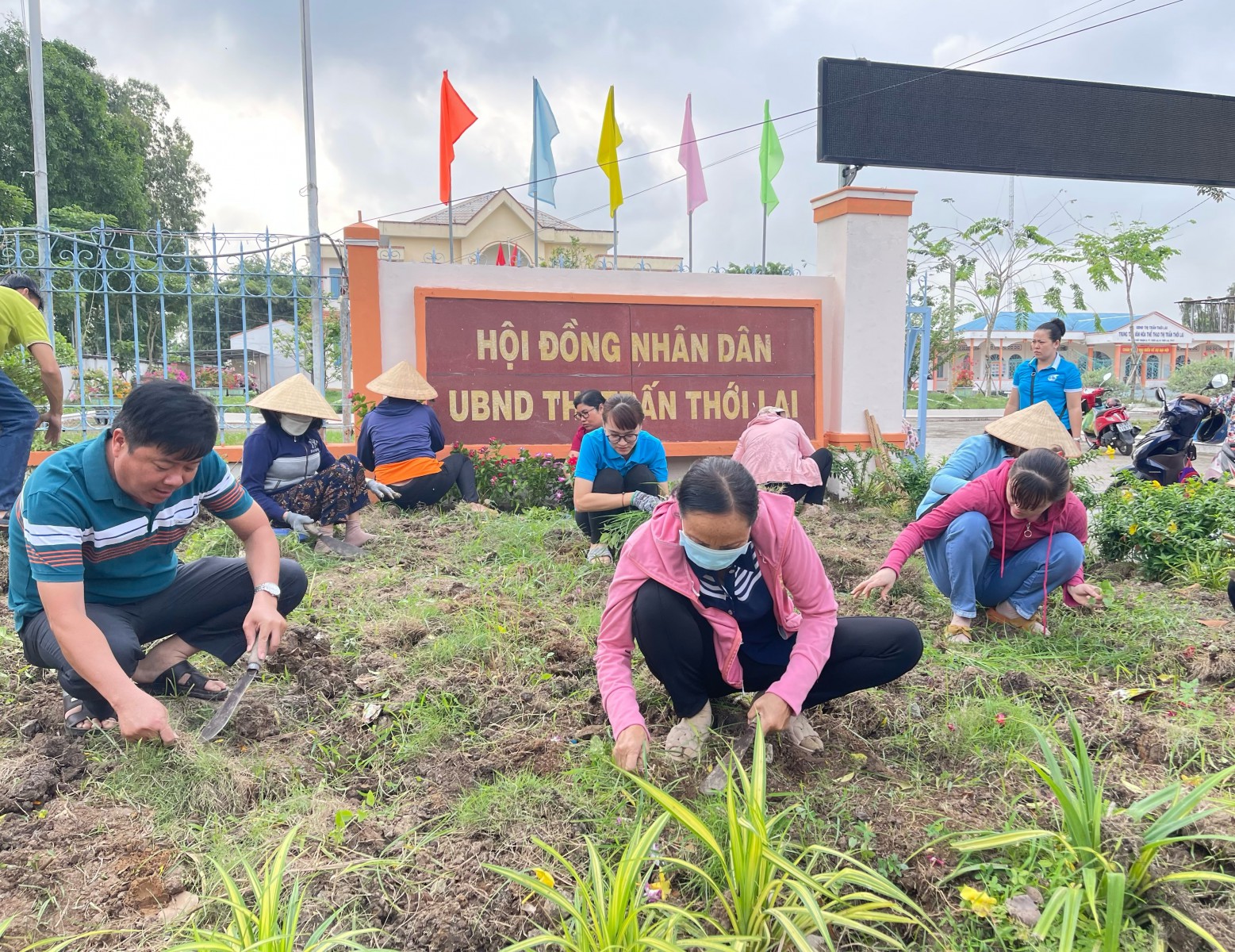 CÔNG ĐOÀN CƠ SỞ THỊ TRẤN THỚI LAI XÂY DỰNG CƠ QUAN “SÁNG – XANH – SẠCH – ĐẸP”