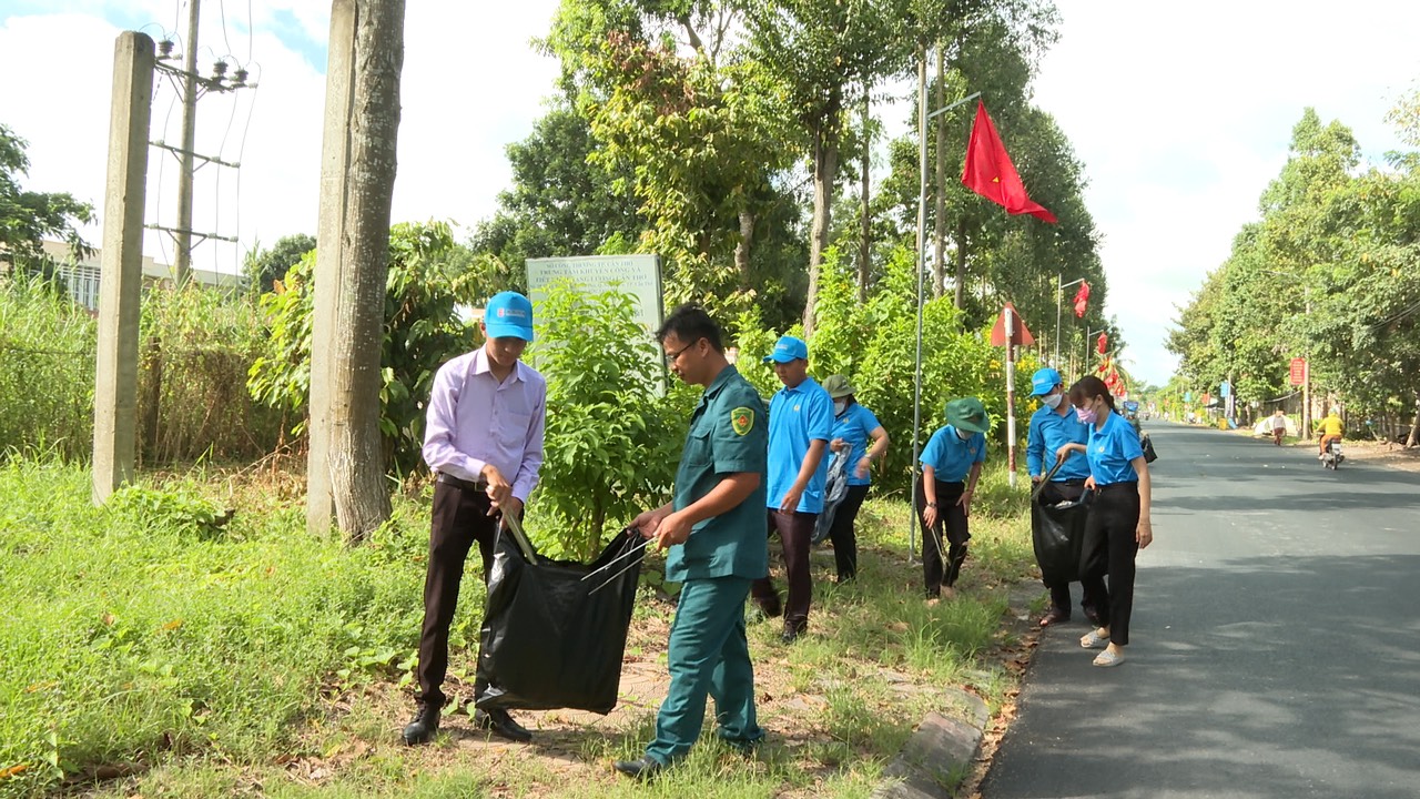 HUYỆN THỚI LAI: TỔ CHỨC CHƯƠNG TRÌNH VỆ SINH MÔI TRƯỜNG CHÀO MỪNG LỄ QUỐC KHÁNH 02-9 NĂM 2023