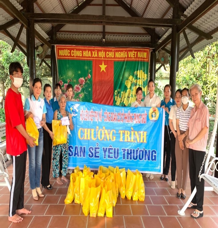 CHƯƠNG TRÌNH CHIA SẺ YÊU THƯƠNG THĂM TẶNG QUÀ CHO NGƯỜI GIÀ VÀ TRẺ EM KHÔNG NƠI NƯƠNG TỰA 