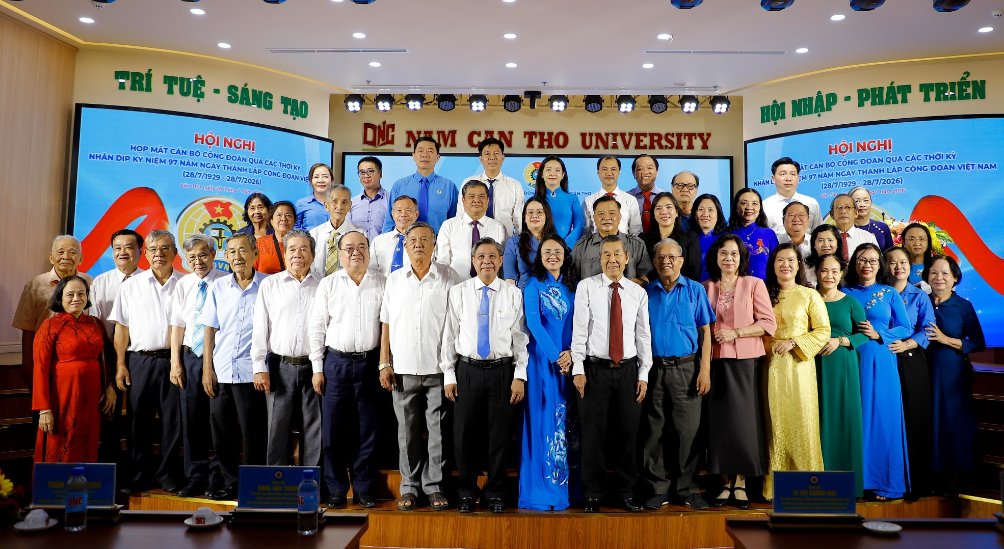 HỌP MẶT KỶ NIỆM 97 NĂM NGÀY THÀNH LẬP CÔNG ĐOÀN VIỆT NAM