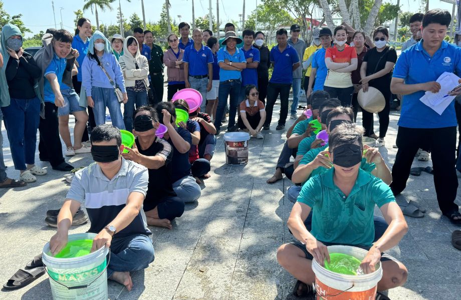 Đoàn viên sôi nổi tham gia hội thao chào mừng Đại hội Đảng và Ngày thành lập Công đoàn