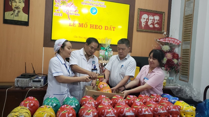 NHỘN NHỊP LỄ MỔ HEO ĐẤT CỦA CÔNG ĐOÀN CƠ SỞ BỆNH VIỆN UNG BƯỚU THÀNH PHỐ CẦN THƠ TRONG DỊP CUỐI NĂM 2022