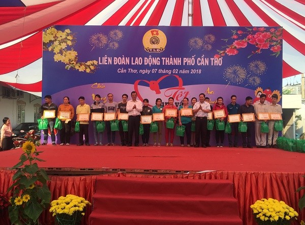 LIÊN ĐOÀN LAO ĐỘNG THÀNH PHỐ TỔ CHỨC CHƯƠNG TRÌNH TẾT SUM VẦY – CHO CNLĐ CÓ HOÀN CẢNH KHÓ KHĂN NĂM 2018