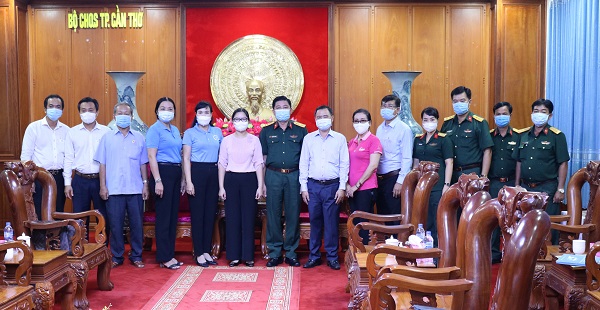 LIÊN ĐOÀN LAO ĐỘNG THÀNH PHỐ CẦN THƠ THĂM VÀ ĐỘNG VIÊN TUYẾN ĐẦU CHỐNG DỊCH COVID-19