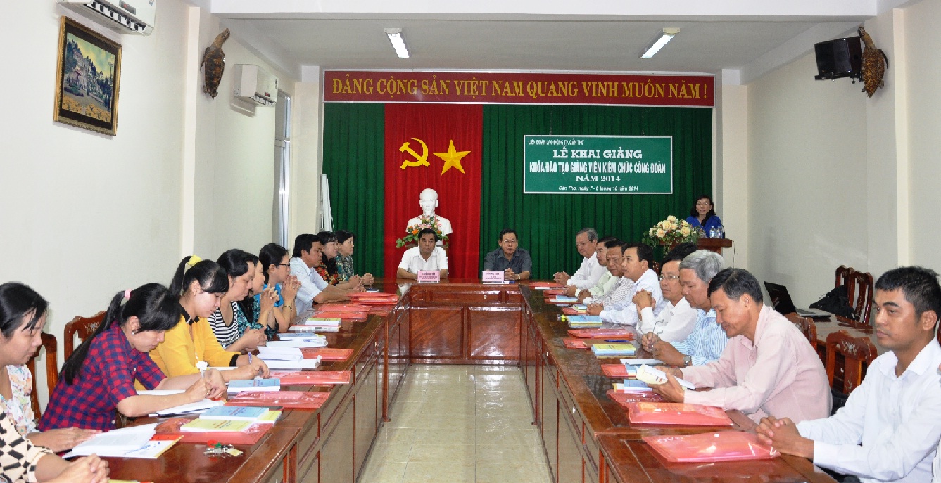 Ban Thường vụ Liên đoàn Lao động (LĐLĐ) TP Cần Thơ tổ chức khai mạc lớp đào tạo giảng viên kiêm chức công đoàn năm 2014.