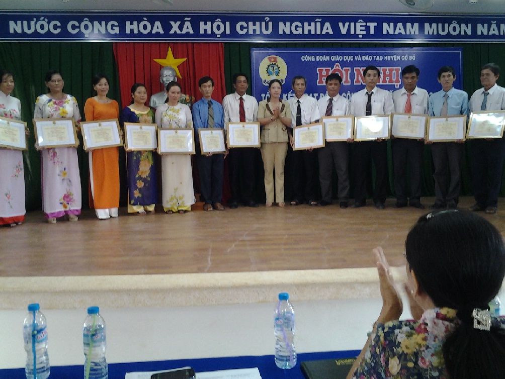 HỘI NGHỊ TỔNG KẾT  CÔNG ĐOÀN GIÁO DỤC VÀ ĐÀO TẠO HUYỆN CỜ ĐỎ NĂM HỌC 2013-2014