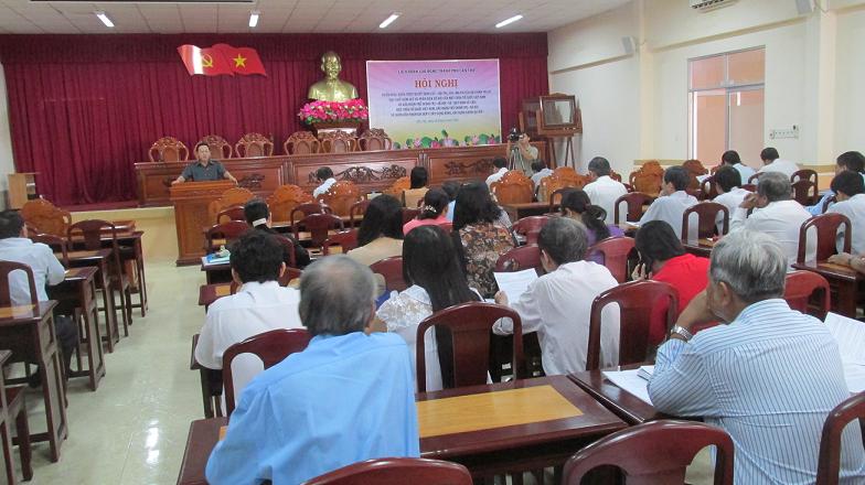 LIÊN  ĐOÀN LAO ĐỘNG THÀNH PHỐ CẦN THƠ TỔ CHỨC HỘI NGHỊ TRIỂN KHAI QUYẾT ĐỊNH 217-QĐ/TW và 218-QĐ/TW NGÀY 12/12/2013 CỦA BỘ CHÍNH TRỊ