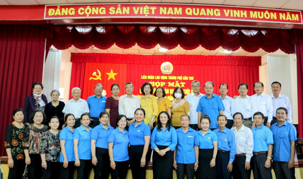 LIÊN ĐOÀN LAO ĐỘNG THÀNH PHỐ CẦN THƠ TỔ CHỨC HỌP MẶT CÁN BỘ CÔNG ĐOÀN HƯU TRÍ MỪNG XUÂN NHÂM DẦN NĂM 2022