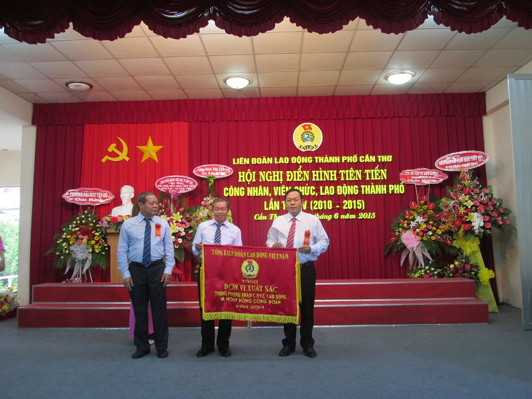 Hội nghị điển hình tiên tiến trong công nhân, viên chức, lao động thành phố Cần Thơ, giai đoạn 2010-2015