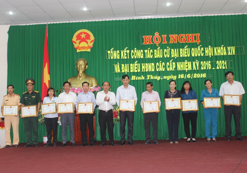 LIÊN ĐOÀN LAO ĐỘNG QUẬN BÌNH THUỶ ĐƯỢC KHEN THƯỞNG CÔNG TÁC BẦU CỬ NHIỆM KỲ 2016 - 2021