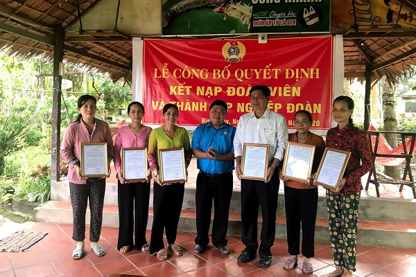  LIÊN ĐOÀN LAO ĐÔNG QUẬN BÌNH THỦY TỔ CHỨC LỄ TIẾP NHẬN VÀ THÀNH LẬP NGHIỆP ĐOÀNDU LỊCH CỒN SƠN  VÀ NGHIỆP ĐOÀN NHỮNG NGƯỜI LÀM BÁNH DÂN GIAN