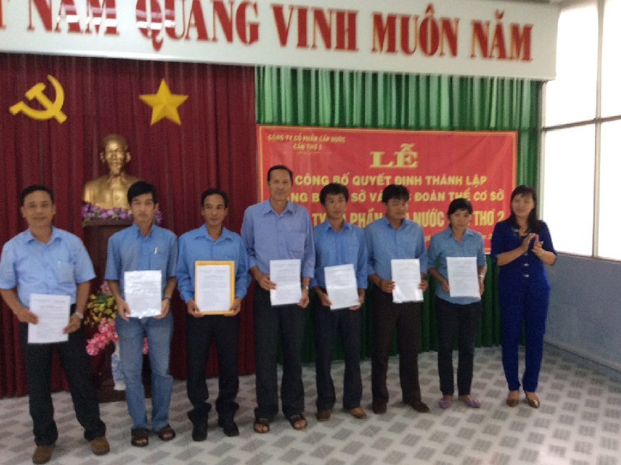 Liên đoàn Lao động quận Bình Thủy tổ chức lễ tiếp nhận và thành lập Công đoàn cơ sở Công ty Cổ phần Cấp nước Cần Thơ 2