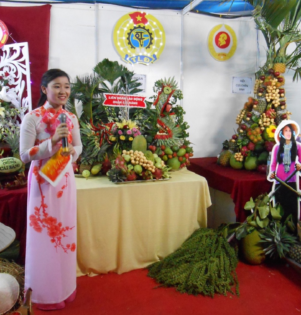 LIÊN ĐOÀN LAO ĐỘNG QUẬN CÁI RĂNG THAM GIA HỘI THI NGHỆ THUẬT TẠO HÌNH TRÁI CÂY – NGÀY HỘI DU LỊCH CHỢ NỔI CÁI RĂNG, THÀNH PHỐ CẦN THƠ HƯỞNG ỨNG NGÀY DU LỊCH VIỆT NAM NĂM 2016