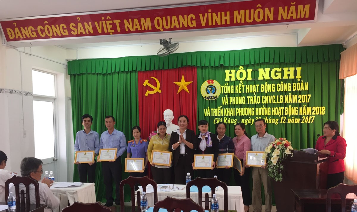 LIÊN ĐOÀN LAO ĐỘNG QUẬN CÁI RĂNG TỔ CHỨC HỘI NGHỊ TỔNG KẾT HOẠT ĐỘNG CÔNG ĐOÀN VÀ PHONG TRÀO CNVCLĐ NĂM 2017