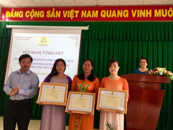 LIÊN ĐOÀN LAO ĐỘNG QUẬN CÁI RĂNG TỔNG KẾT HOẠT ĐỘNG CÔNG ĐOÀN NĂM HỌC 2017-2018 VÀ TRIỂN KHAI NHIỆM VỤ TRỌNG TÂM NĂM HỌC 2018-2019