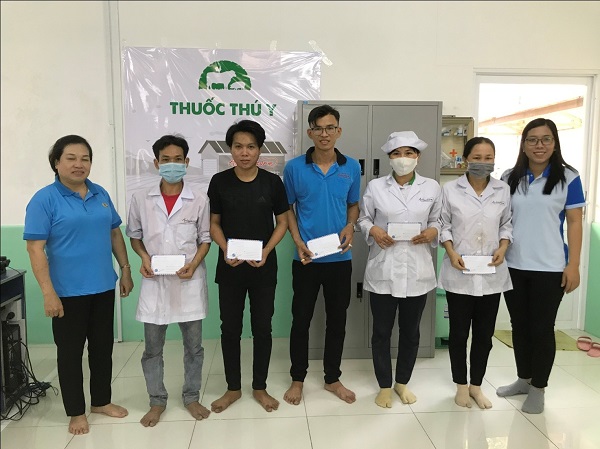 LIÊN ĐOÀN LAO ĐỘNG QUẬN CÁI RĂNG THĂM, CHÚC TẾT VÀ TẶNG QUÀ CHO CÔNG NHÂN LAO ĐỘNG ĐANG TRỰC TIẾP SẢN XUẤT