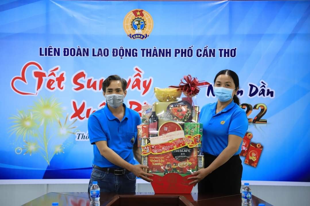 LĐLĐ TP.Cần Thơ tổ chức các hoạt động thăm hỏi, tặng quà cho công nhân, người lao động có hoàn cảnh khó khăn nhân dịp Tết Nguyên đán Nhâm Dần 2022