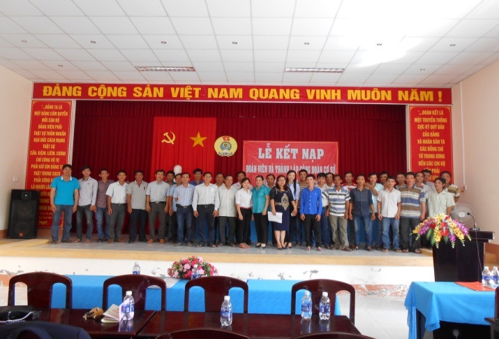 LĐLĐ quận Cái Răng tổ chức lễ kết nạp đoàn viên và thành lập CĐCS Công ty TNHH SẤU CON