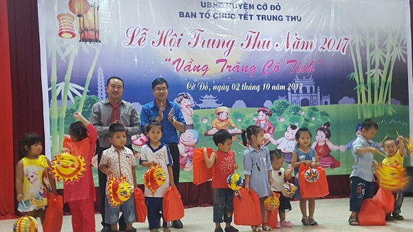 CÔNG ĐOÀN VIÊN CHỨC THÀNH PHỐ, CĐCS VIỆN KINH TẾ - XÃ HỘI THÀNH PHỐ CẦN THƠ VUI TẾT TRUNG THU 2017 CÙNG VỚI CÁC CHÁU THIẾU NHI HUYỆN CỜ ĐỎ