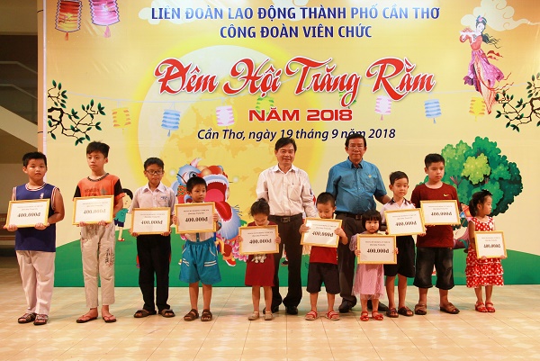 CÔNG ĐOÀN VIÊN CHỨC THÀNH PHỐ CẦN THƠ TỔ CHỨC HỌP MẶT THIẾU NHI VUI TẾT TRUNG THU 2018