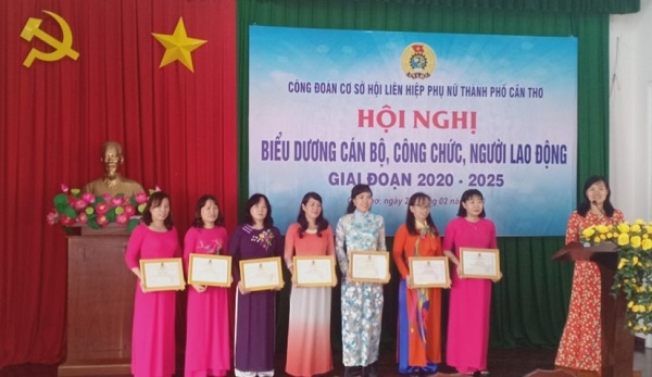 CĐCS HỘI LHPN TP.CẦN THƠ TỔ CHỨC HỘI NGHỊ ĐIỂN HÌNH TIÊN TIẾN, BIỂU DƯƠNG ĐOÀN VIÊN CBCCVC-LĐ (GIAI ĐOẠN 2015-2020)