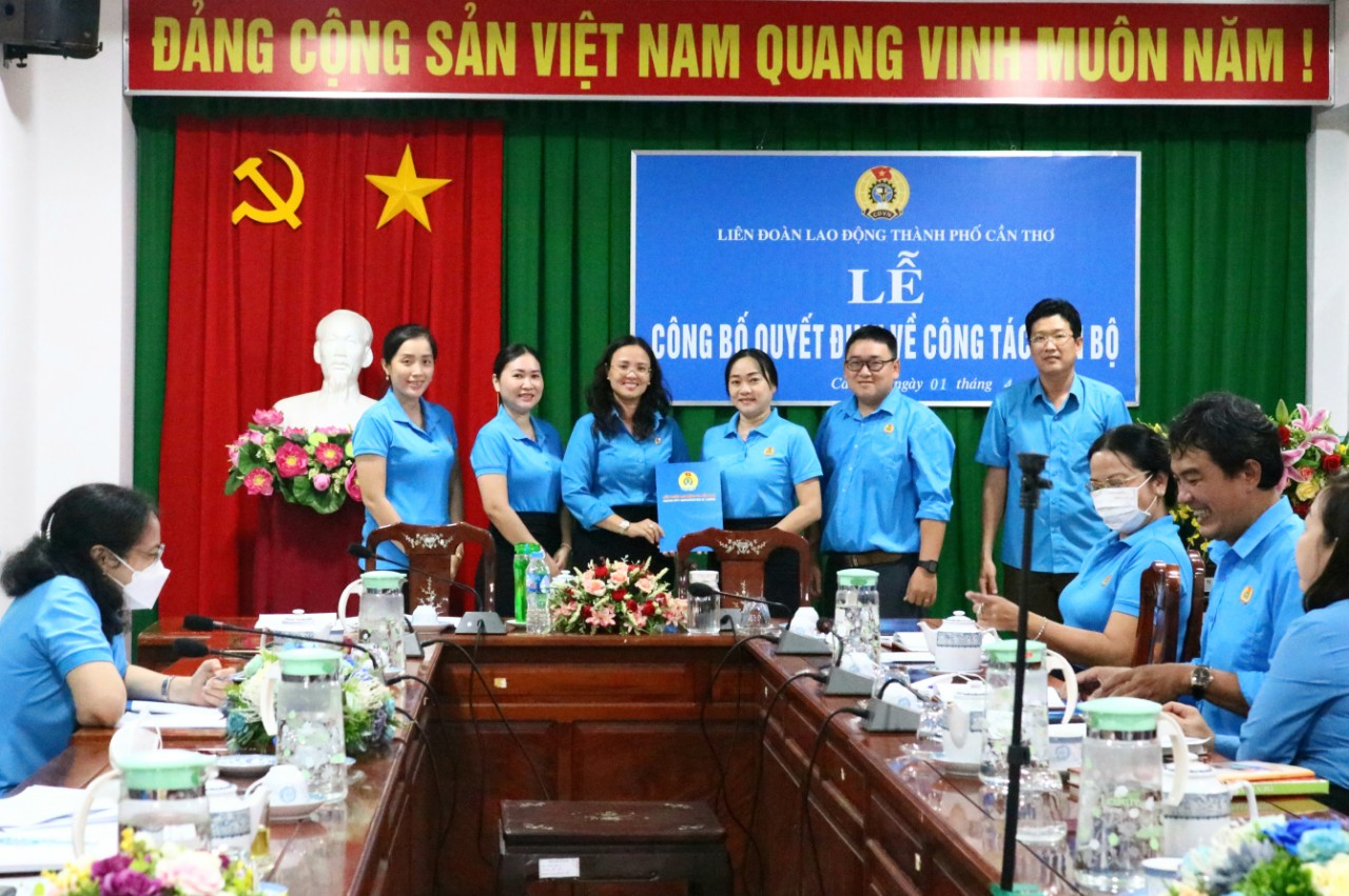 Liên đoàn Lao động thành phố Cần Thơ tổ chức Lễ công bố quyết định về công tác cán bộ