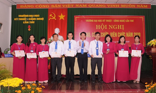 TRƯỜNG ĐẠI HỌC KỸ THUẬT - CÔNG NGHỆ CẦN THƠ TỔ CHỨC HỘI NGHỊ CÁN BỘ, CÔNG CHỨC, VIÊN CHỨC NĂM 2020