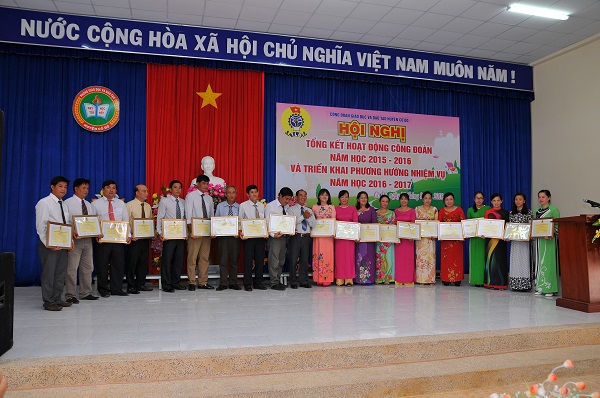 HỘI NGHỊ TỔNG KẾT CÔNG ĐOÀN GIÁO DỤC VÀ ĐÀO TẠO HUYỆN CỜ ĐỎ NĂM HỌC 2015 – 2016