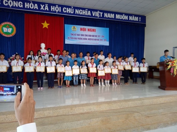 HỘI NGHỊ TỔNG KẾT HOẠT ĐỘNG CÔNG ĐOÀN NĂM HỌC 2017 - 2018 VÀ TRIỂN KHAI PHƯƠNG HƯỚNG, NHIỆM VỤ NĂM HỌC 2018 - 2019