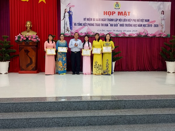 HỌP MẶT KỶ NIỆM 90 NĂM NGÀY THÀNH LẬP HỘI LHPN VIỆT NAM VÀ TỔNG KẾT PHONG TRÀO THI ĐUA “HAI GIỎI” KHỐI TRƯỜNG HỌC NĂM HỌC 2019 - 2020