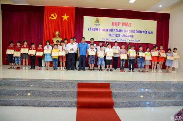 HỌP MẶT KỶ NIỆM 91 NĂM NGÀY THÀNH LẬP CÔNG ĐOÀN VIỆT NAM, CHUNG KẾT HỘI THI HÁT BOLERO CÁN BỘ, CNVCLĐ HUYỆN CỜ ĐỎ VÀ TUYÊN DƯƠNG, KHEN THƯỞNG 187 EM HỌC SINH GIỎI