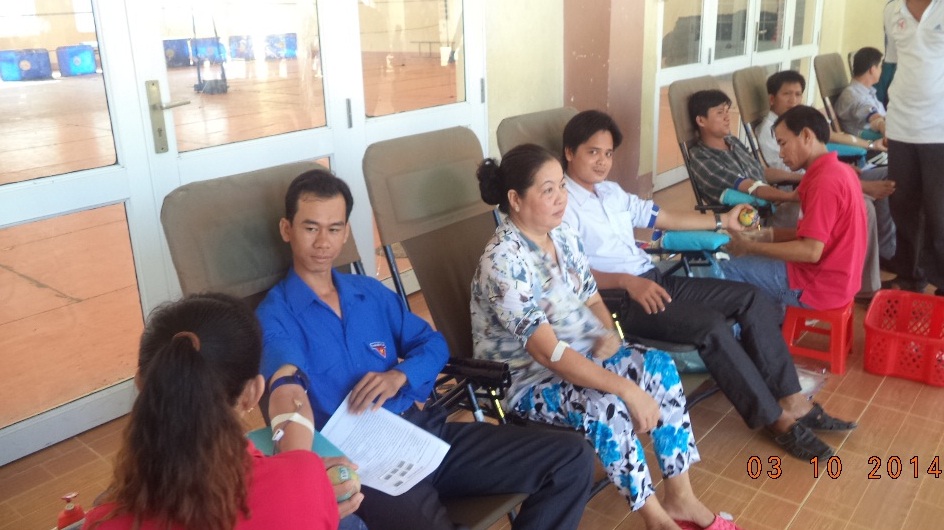 VẬN ĐỘNG HIẾN MÁU TÌNH NGUYỆN TRONG CÔNG NHÂN, VIÊN CHỨC, GIÁO VIÊN ĐỢT II/2014