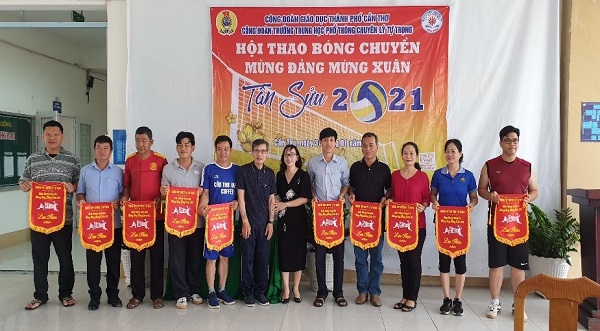 TỔ CHỨC HỘI THAO BÓNG CHUYỀN MỪNG ĐẢNG, MỪNG XUÂN TÂN SỬU NĂM 2021